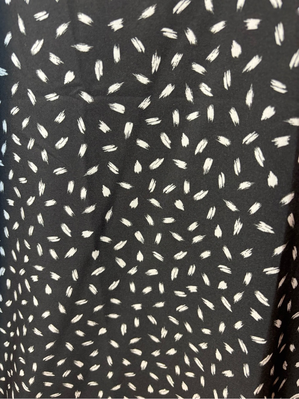 Chico's Black & White Sleeveless V-Notch Tank, size 2 - Picture 3 of 7